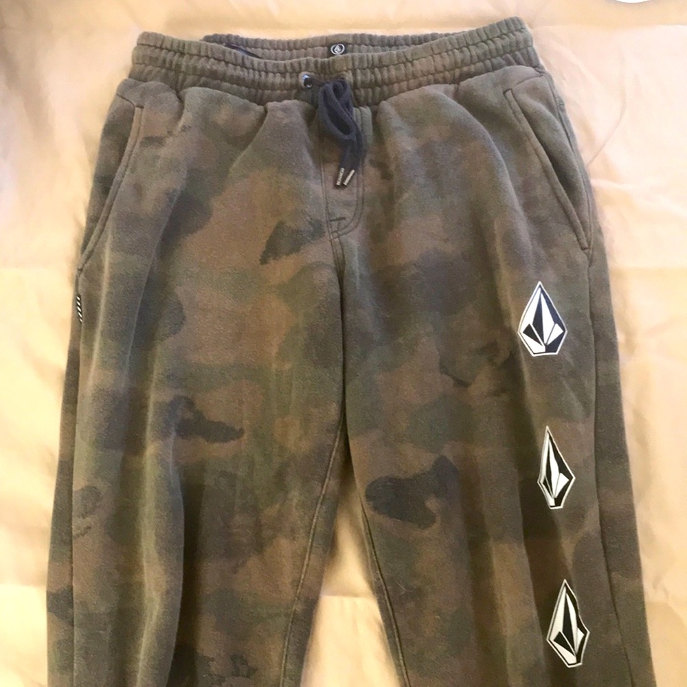Mens size M Volcom Camo Swaetpants